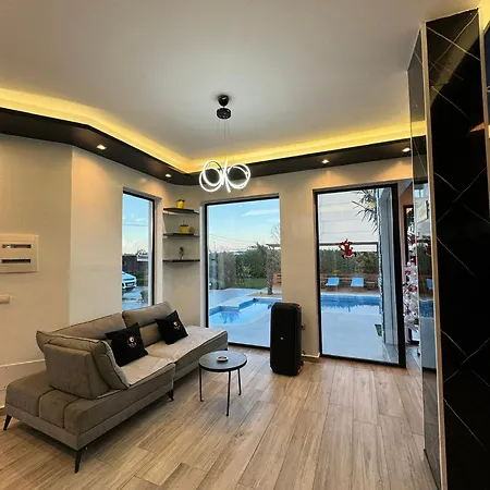 Villa Shefit *